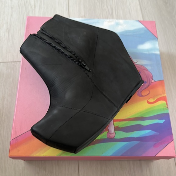 $NEW RARE Jeffrey Campbell Elf distress leather boots Sz8 - Picture 5 of 6